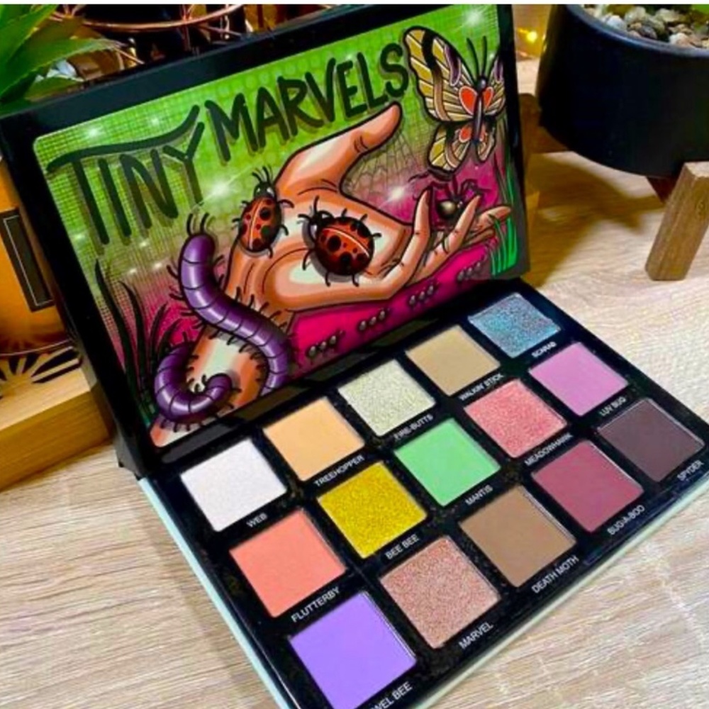 Tiny Marvels Colorful Eyeshadow Palette - Multi